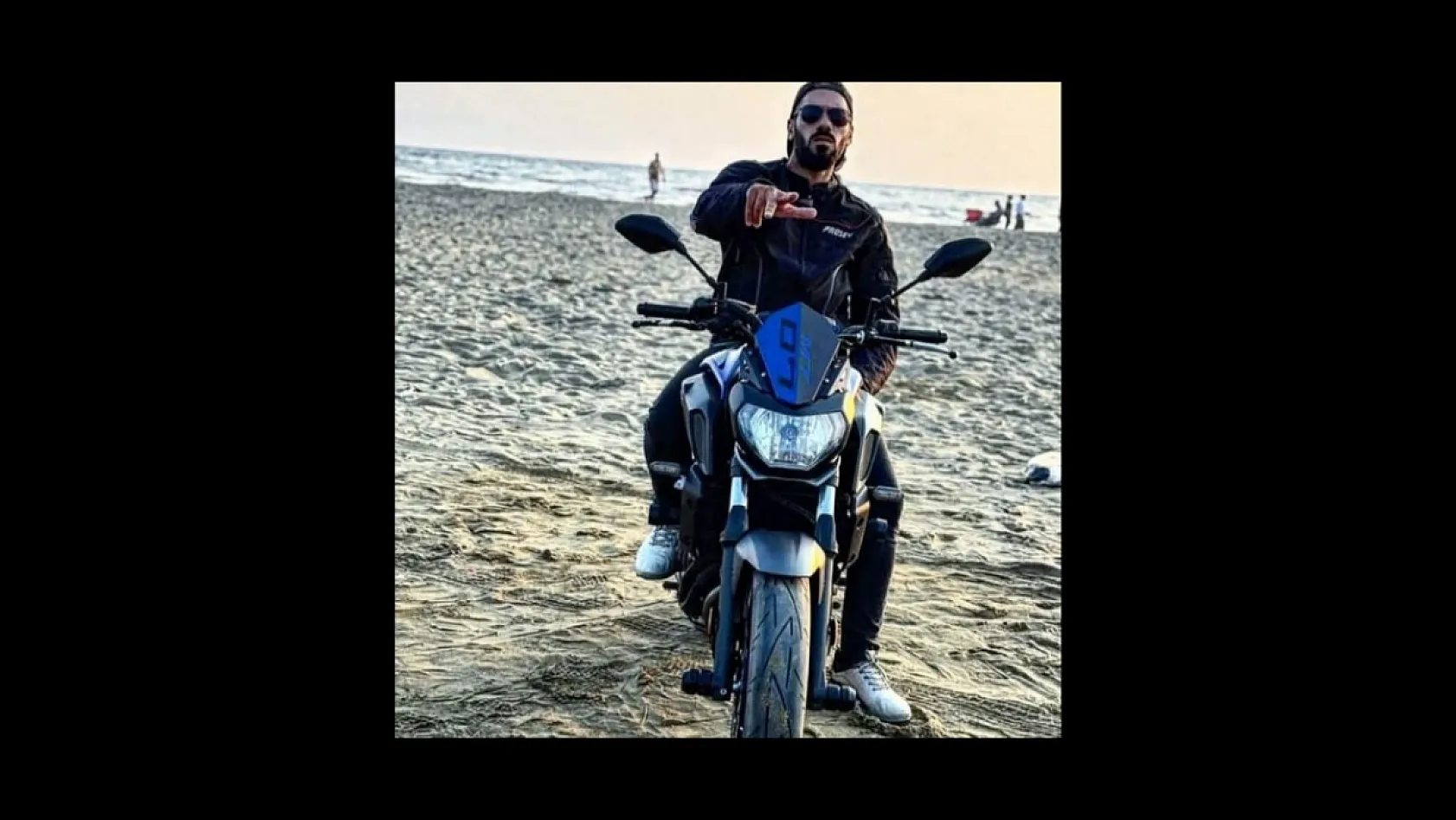İzmir'de kamyonete çarpan motosiklet sürücüsü hayatını kaybetti