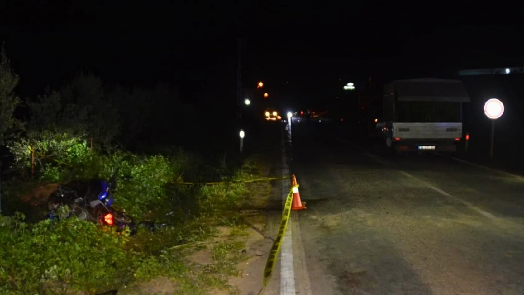 İzmir'de kamyonete çarpan motosiklet sürücüsü hayatını kaybetti