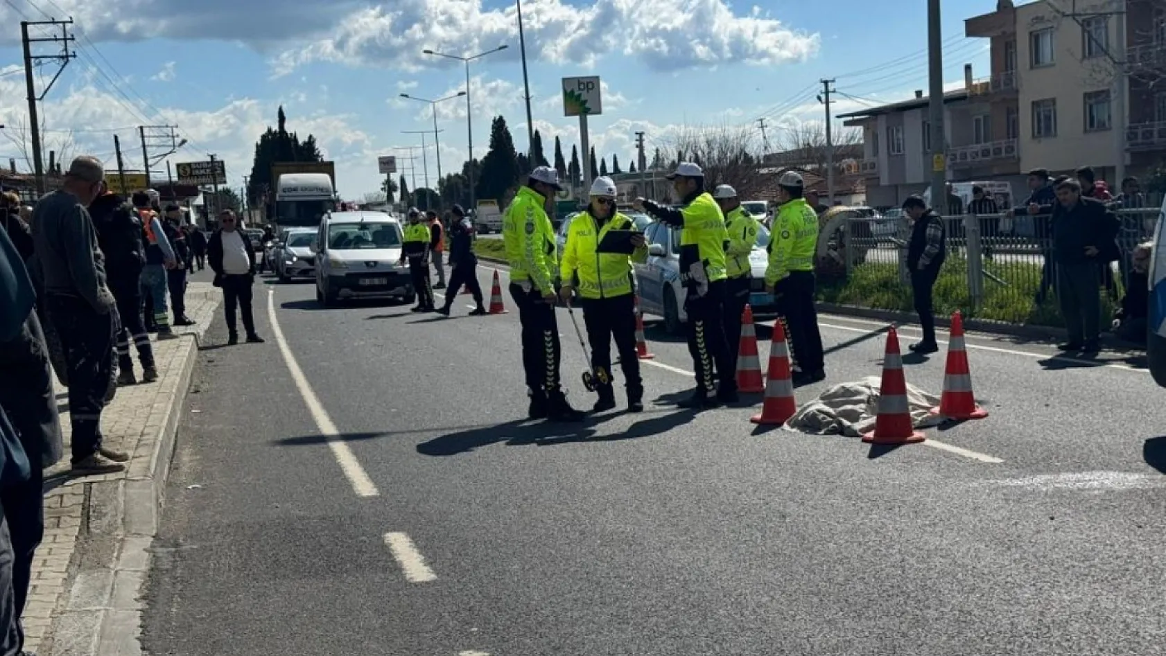 İzmir'de otomobilin çarptığı kadın hayatını kaybetti