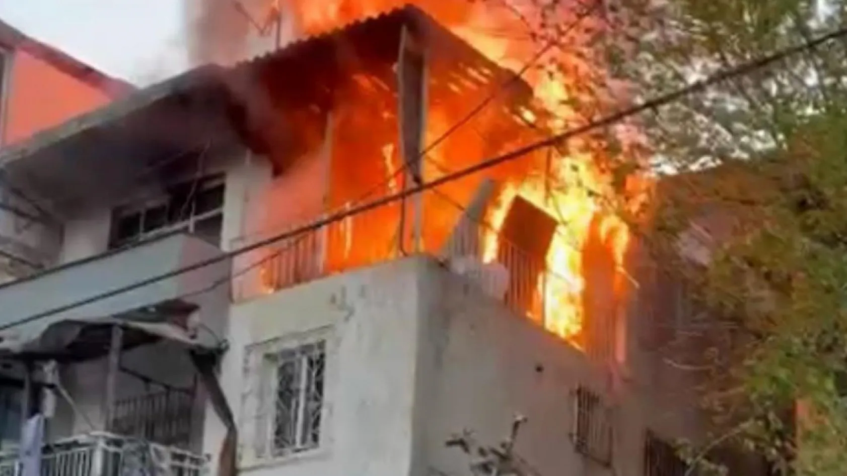 İzmir'de suç delillerini gizlemek için evi yakan 10 şüpheli yakalandı