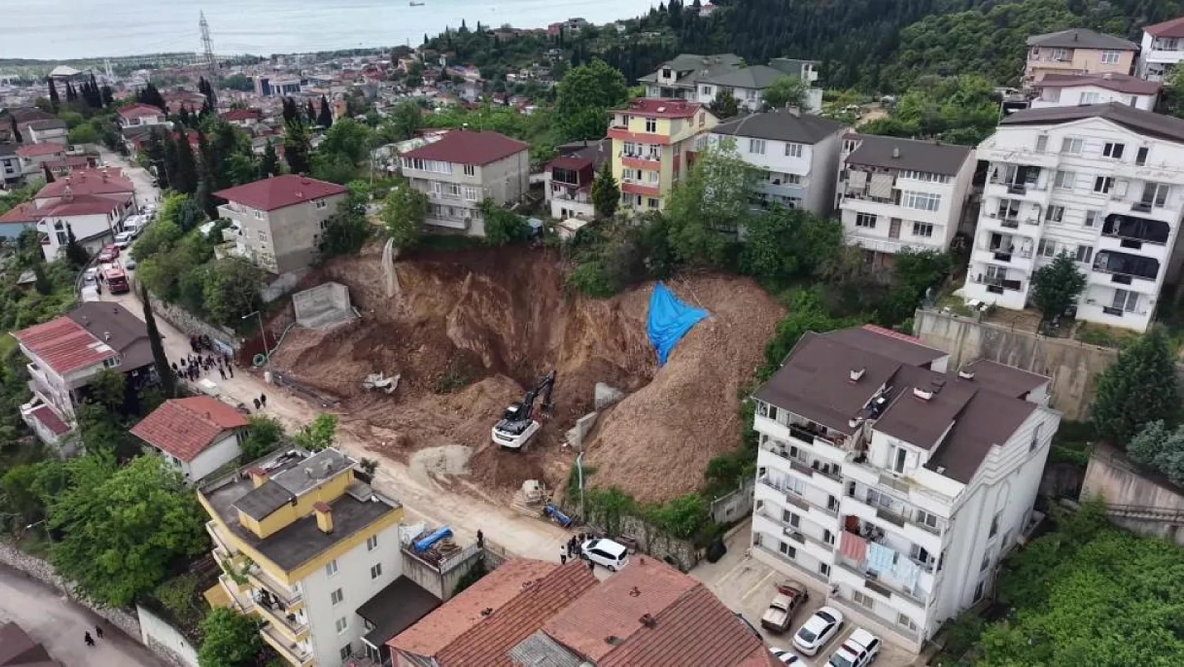 İzmit'te Temel Kazısı Sonrası 5 Bina Boşaltıldı