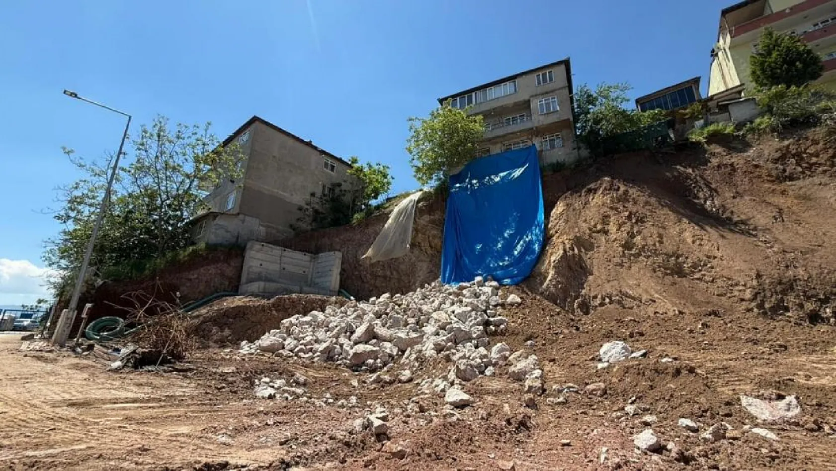 İzmit'te Temel Kazısı Sonrası 5 Bina Boşaltıldı
