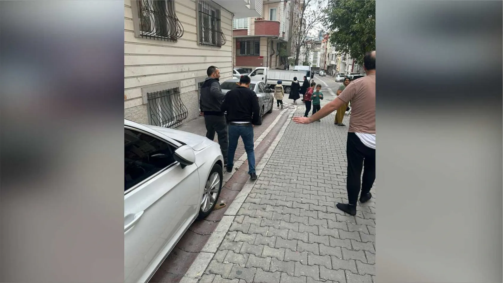 Park yeri kavgası esnasında boynuna tornavida saplandı