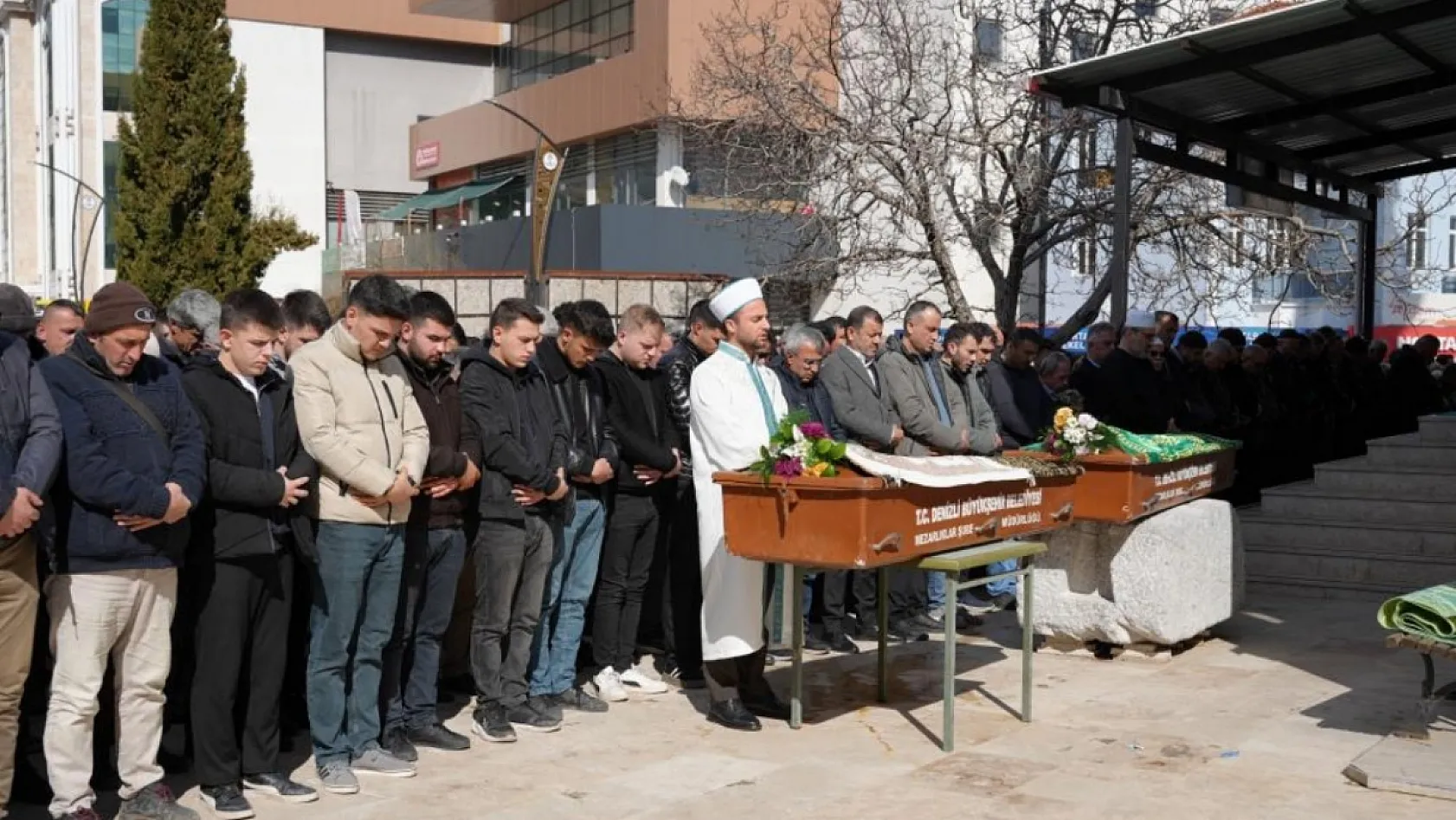 Muğla istikametinde korkunç kaza: Pazarcı baba ve oğlu son yolculuğuna uğurlandı