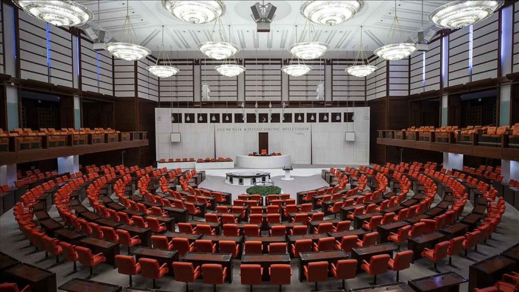 Milyonlarca Çalışan Bekliyor: 1999 Sonrası İçin Kademeli Emeklilik Talebi Gündemde