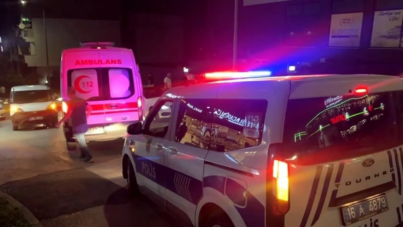 Kafede tartıştığı kişiyi silahla vurup kaçtı