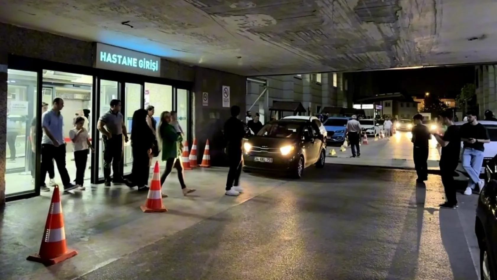 Kafede tartıştığı kişiyi silahla vurup kaçtı