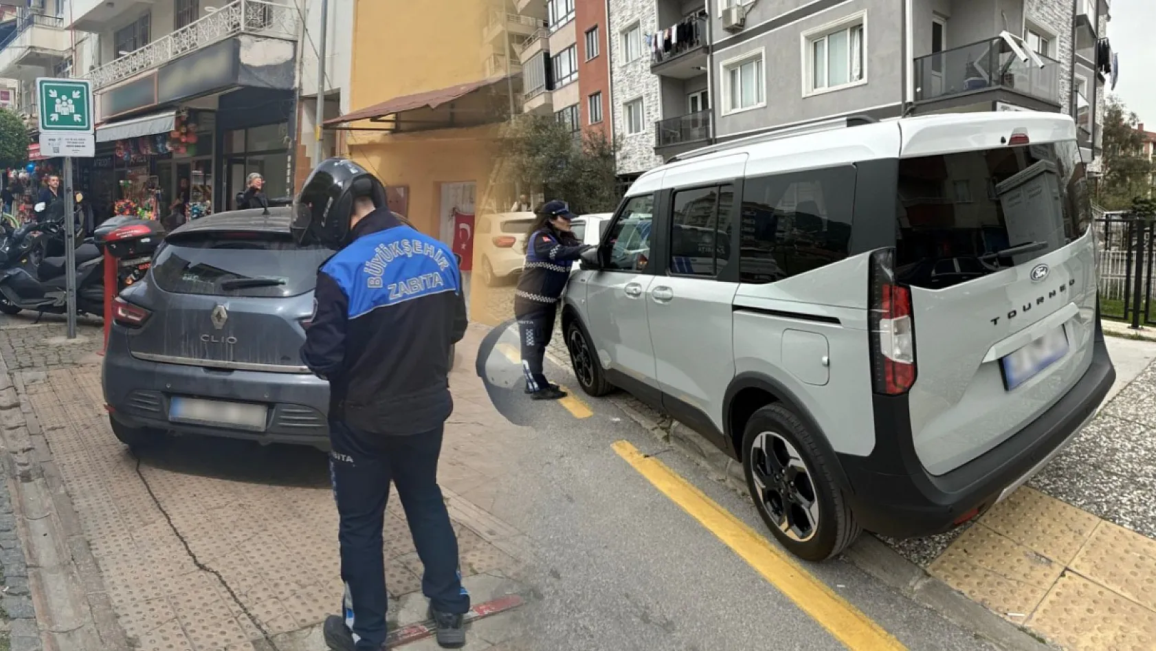 Muğla'da Kaldırıma Park Eden Araçlara İdari Yaptırım