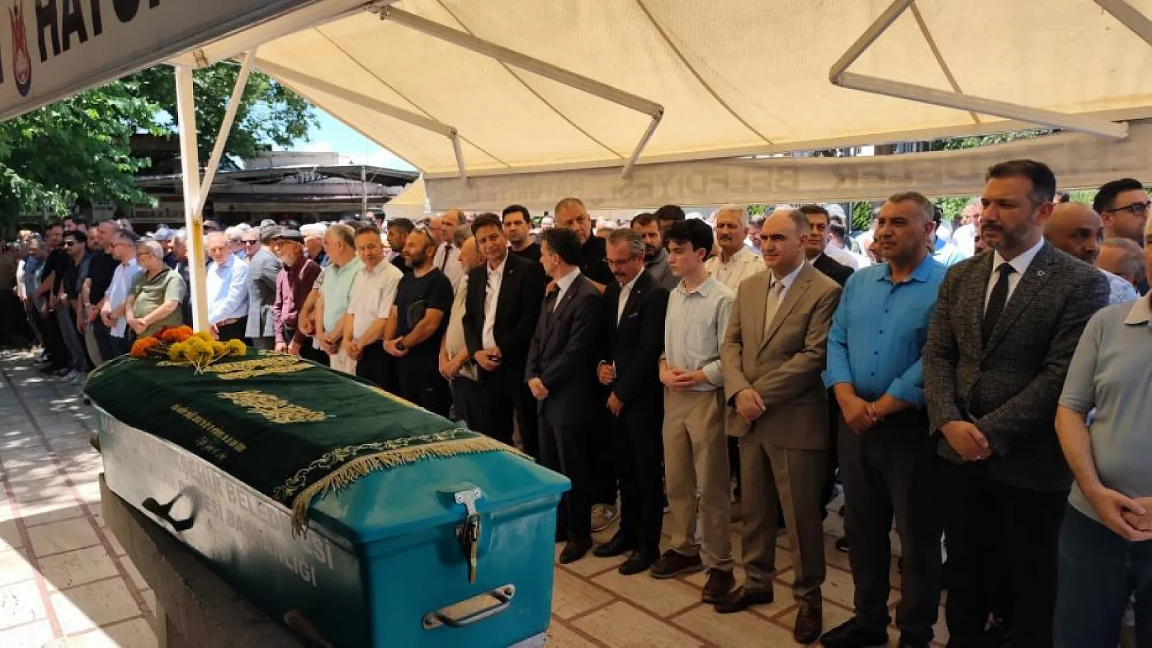 Kalp krizinden ölen arkadaşının cenazesinde kalp krizi geçirdi