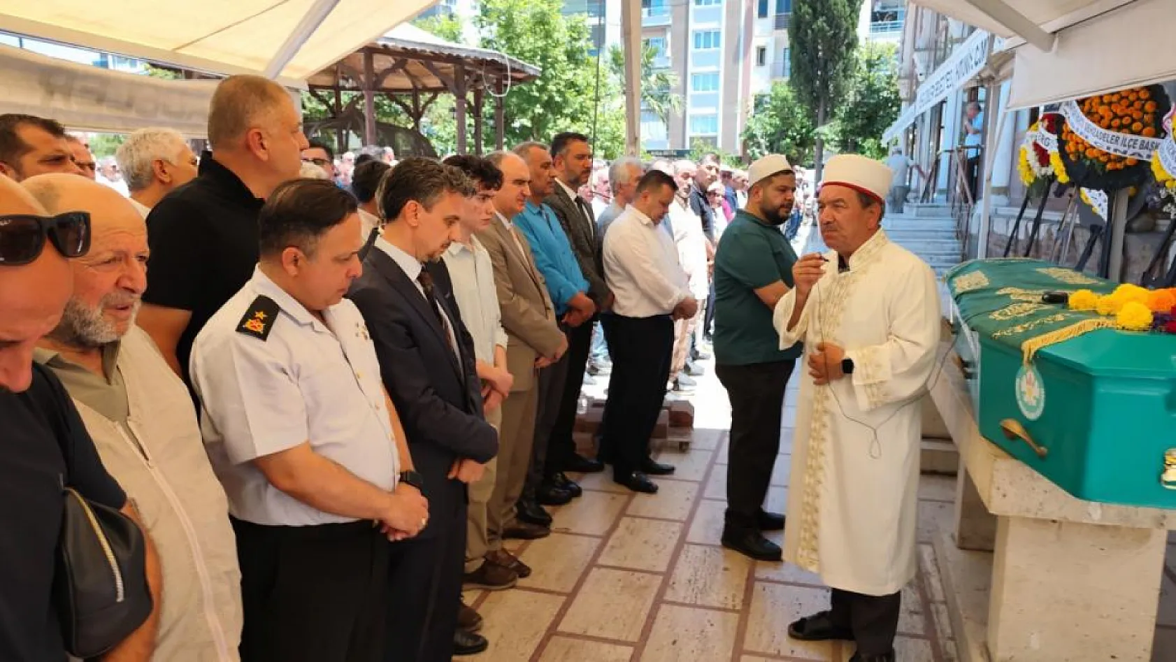 Kalp krizinden ölen arkadaşının cenazesinde kalp krizi geçirdi