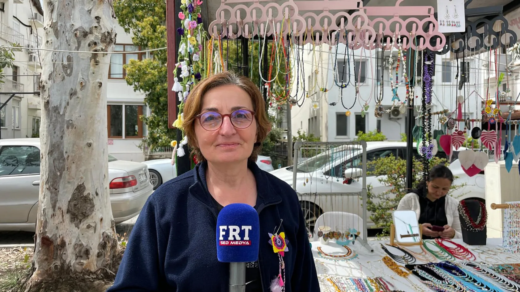 Fethiye'de kanal kenarında kadın emeğinin renkli yüzü