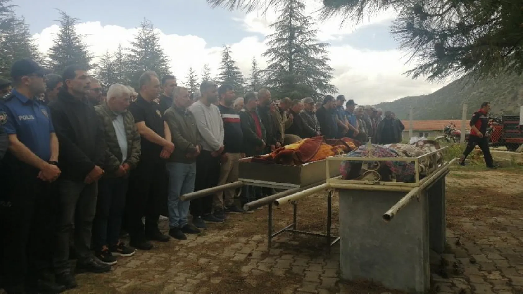 Kansere çare ararken trafik kazasında eşiyle birlikte hayatını kaybetti