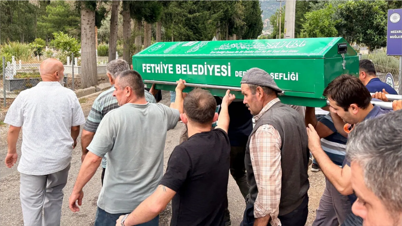 Fethiye'de kapı gıcırtısı kavgasında hayatını kaybeden baba toprağa verildi