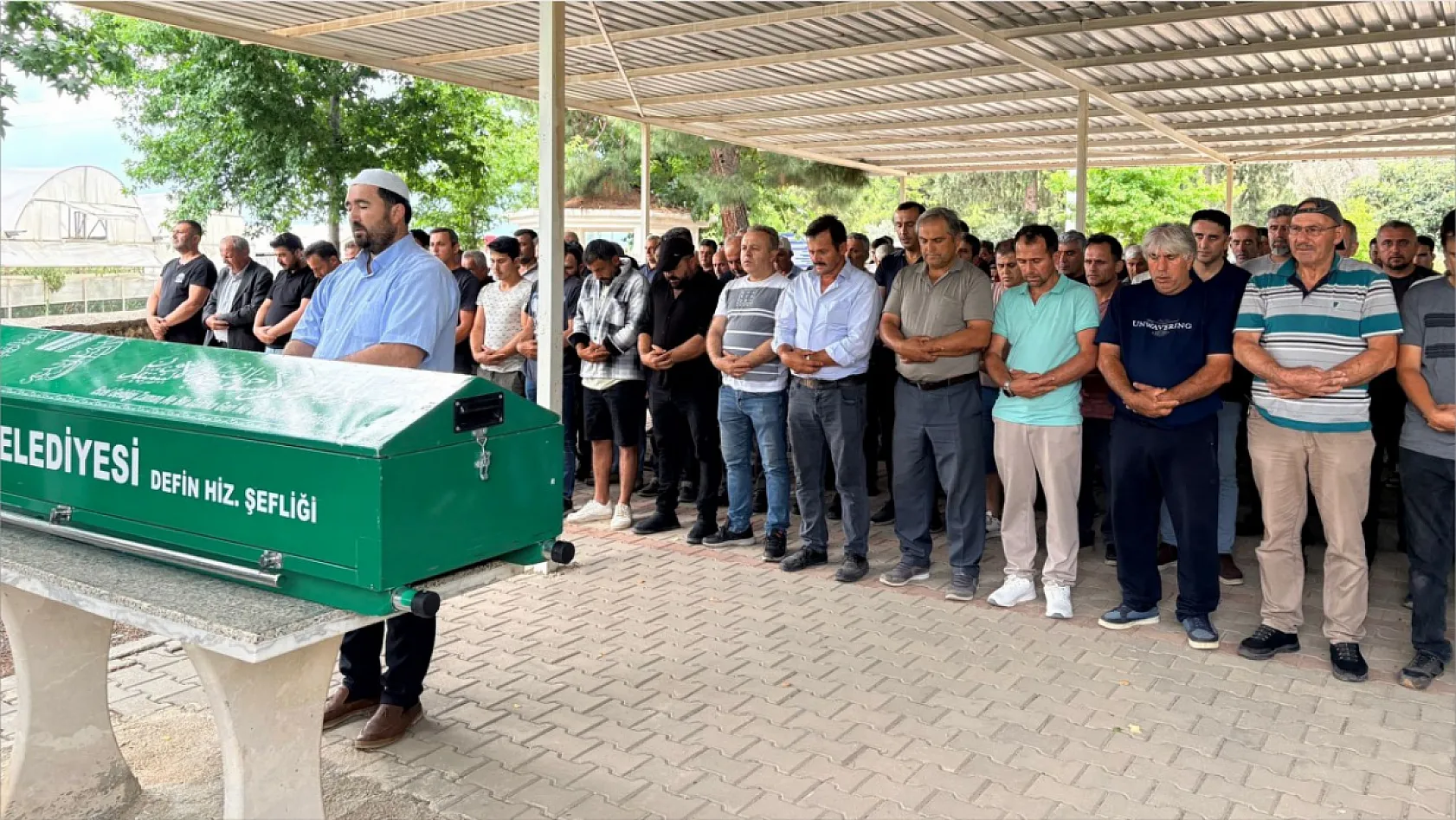 Fethiye'de kapı gıcırtısı kavgasında hayatını kaybeden baba toprağa verildi