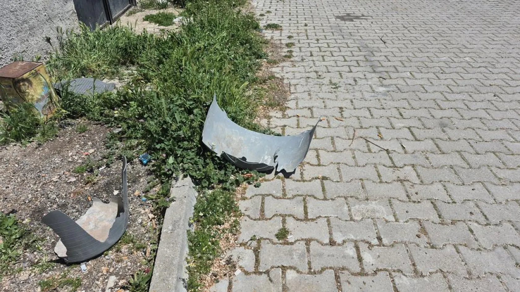 Kapıyı kırıp 86 yaşındaki adamı önce merdivenden attı, sonra darp etti