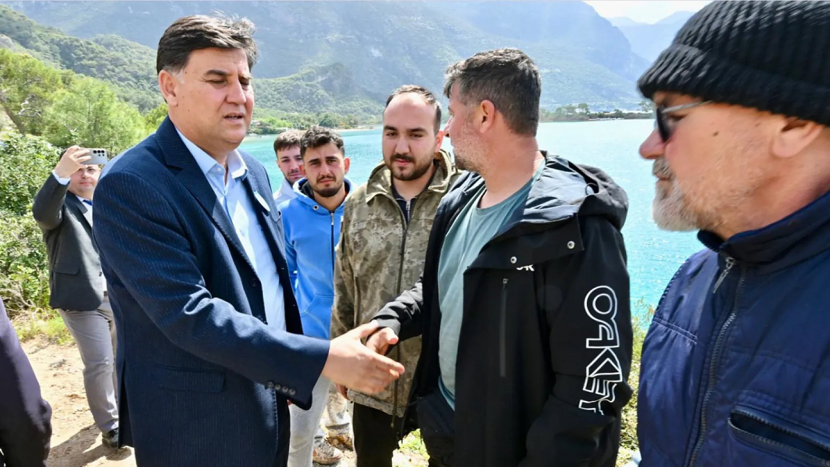 Karaca, tekne kazası sonrası bölgede incelemelerde bulundu