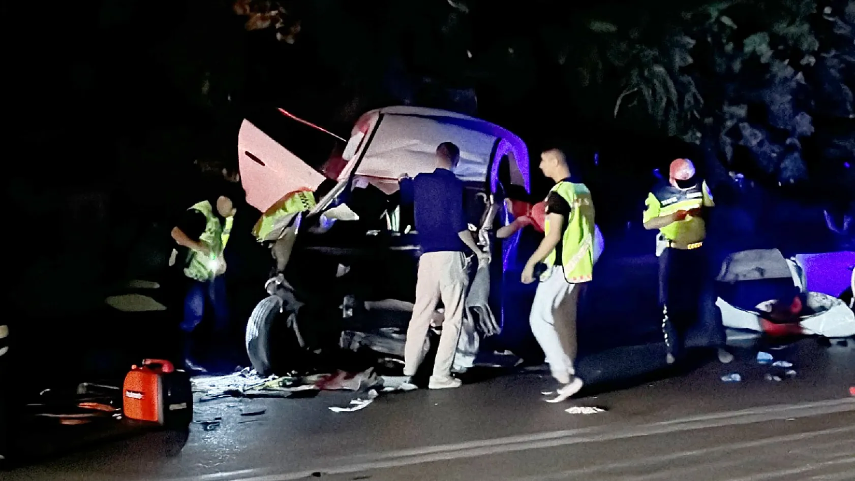 Isparta-Antalya Karayolu'nda Zincirleme Kaza: 4 Ölü, 11 Yaralı