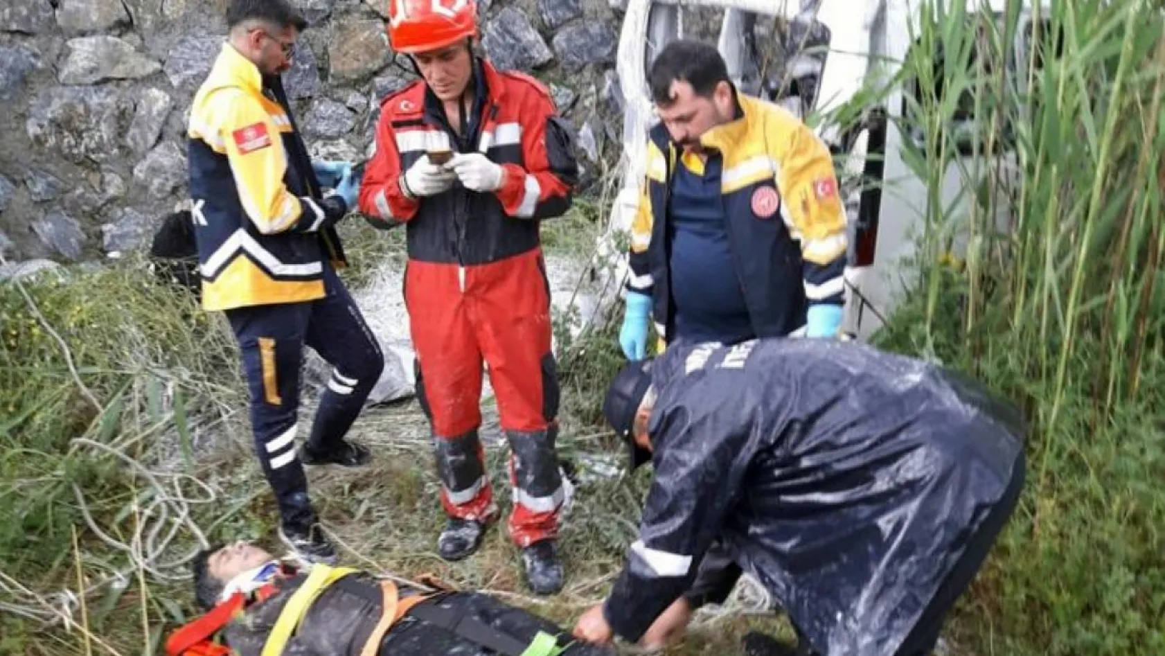 Muğla'da araç uçuruma düştü, 2 kişi yaralandı