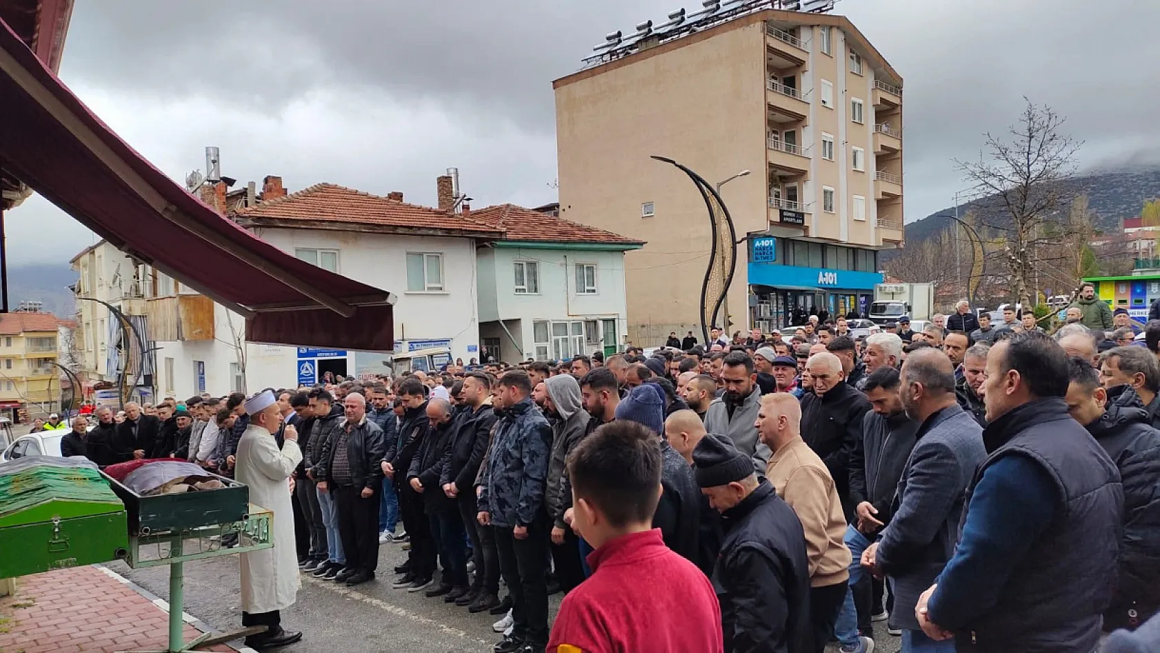 Isparta-Antalya Karayolu'ndaki Feci Kazanın Ardından Acı Veda: Nişanlı Çift Yan Yana Toprağa Verildi
