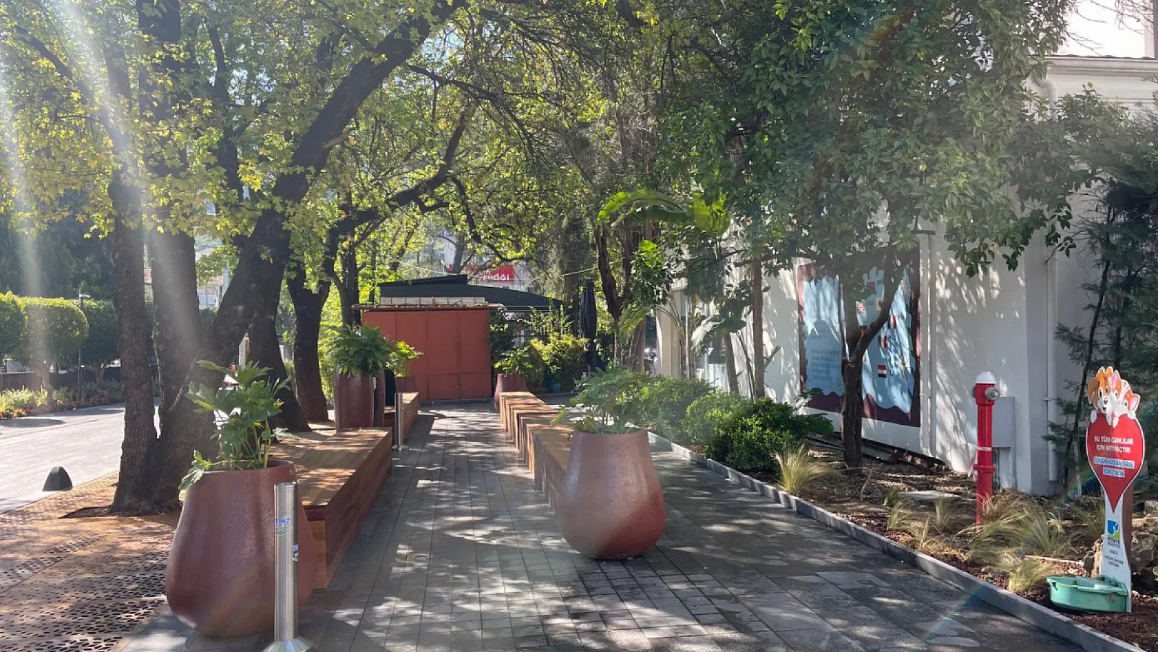 Kent estetiğine yeni dokunuş: Fethiye Belediyesi önünde peyzaj çalışması tamamlandı