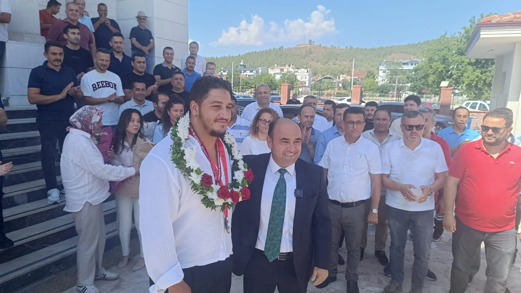 Kırkpınar kahramanlarına Seydikemer'de coşkulu karşılama