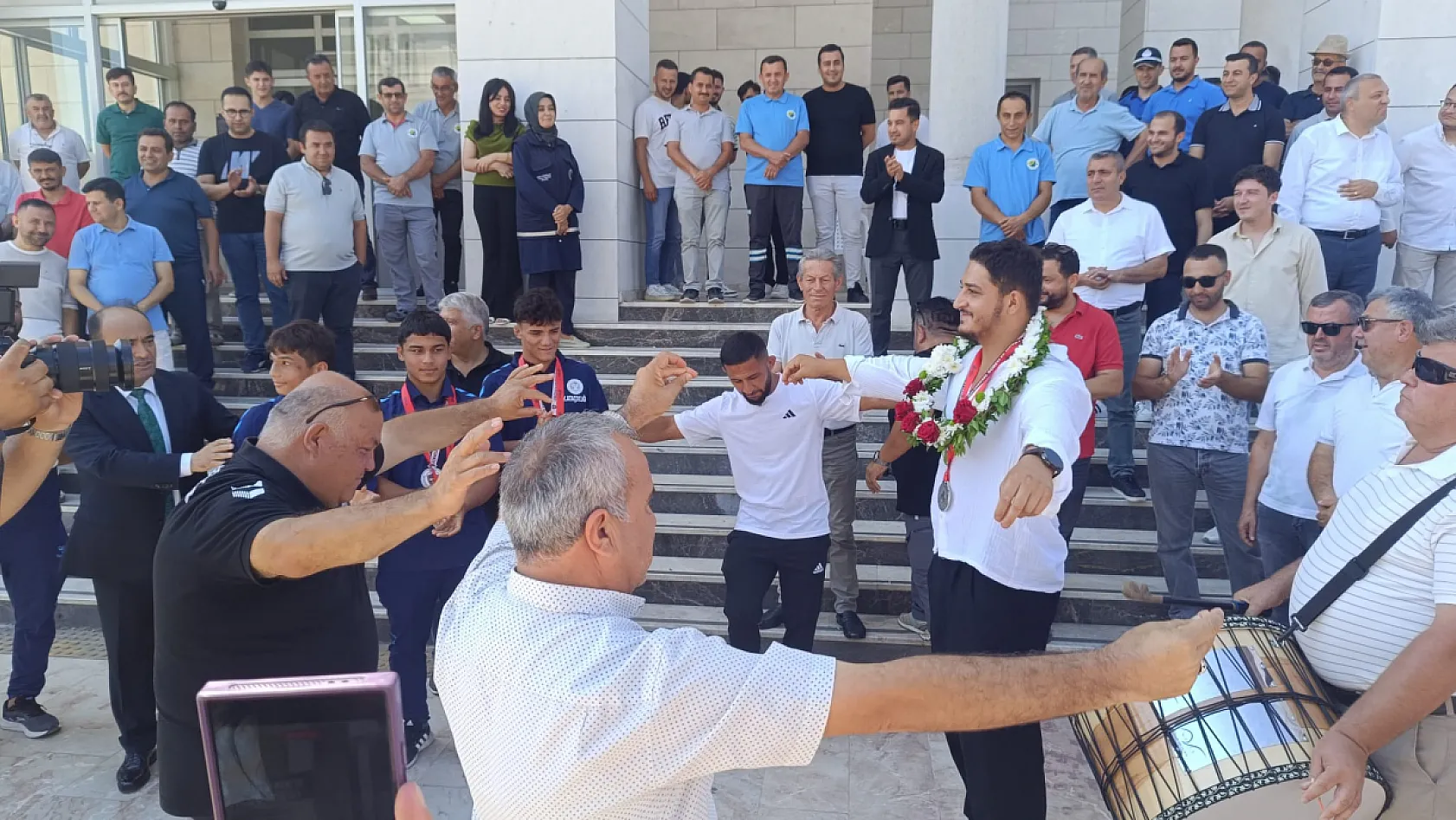 Kırkpınar kahramanlarına Seydikemer'de coşkulu karşılama