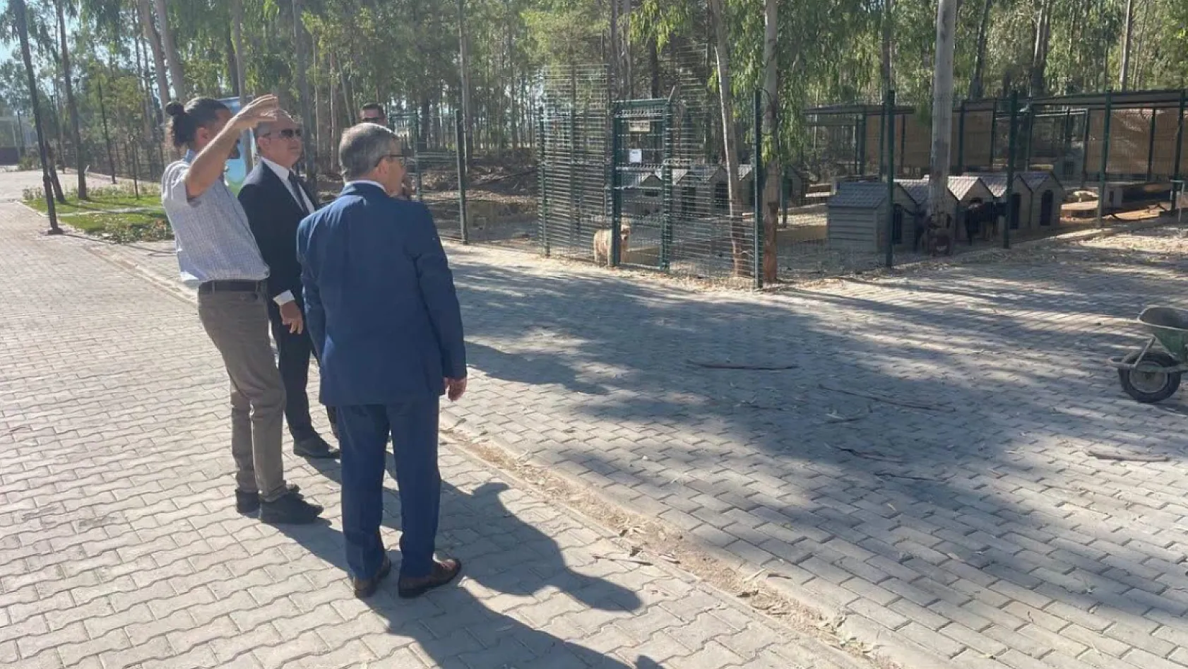 Kaymakam Akkaya ve Başkan Uysal Hayvan Bakımevi'ni Ziyaret Etti