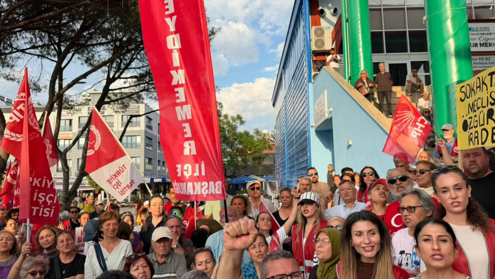 Fethiye'de 'Sandık İradesi' Yürüyüşü Mitinge dönüştü