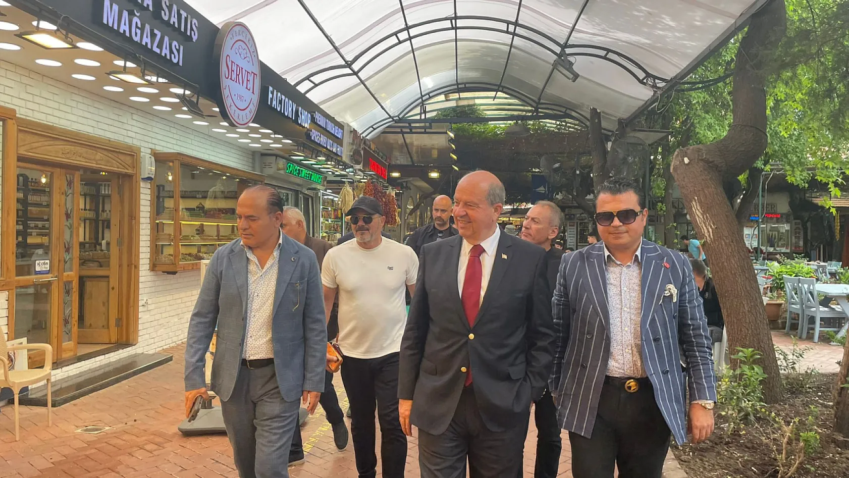 KKTC Cumhurbaşkanı Ersin Tatar Fethiye'de Paspatur Esnafını ziyaret etti