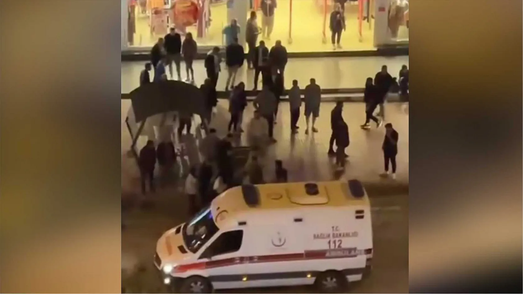 Yolcu sırası kavgasında taksi şoförü dehşet saçtı: 3 yaralı