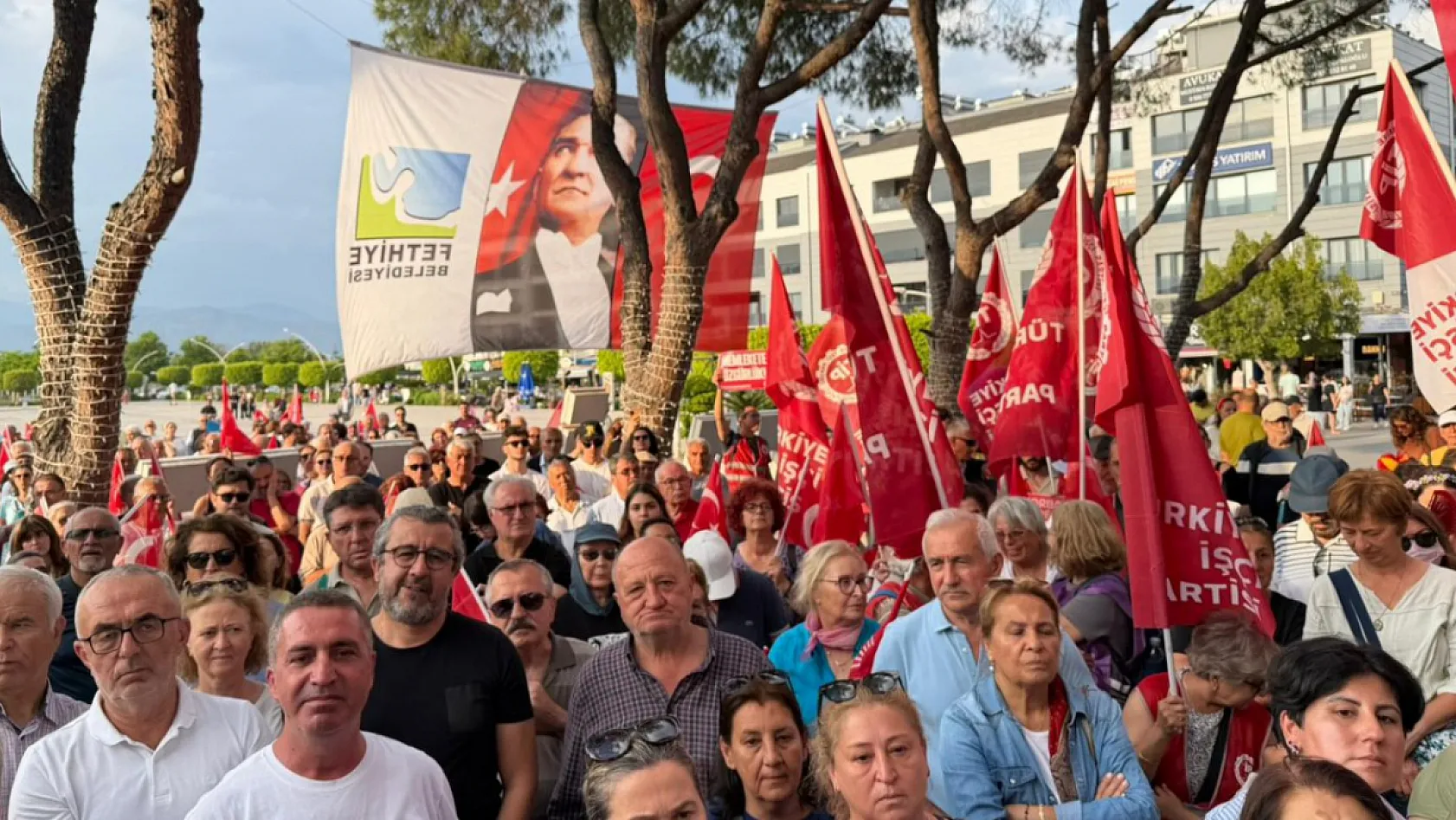 Fethiye'de 'Sandık İradesi' Yürüyüşü Mitinge dönüştü