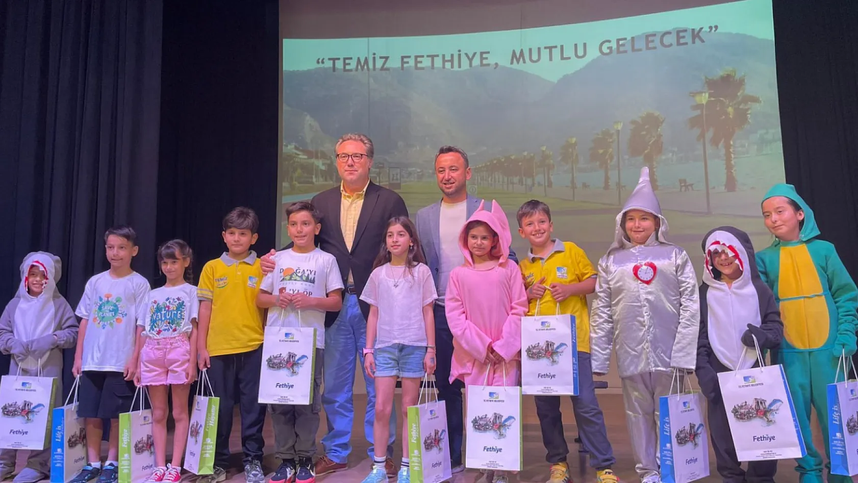 'Temiz Fethiye Mutlu Gelecek' çocukların oyunculuğuyla hayat buldu