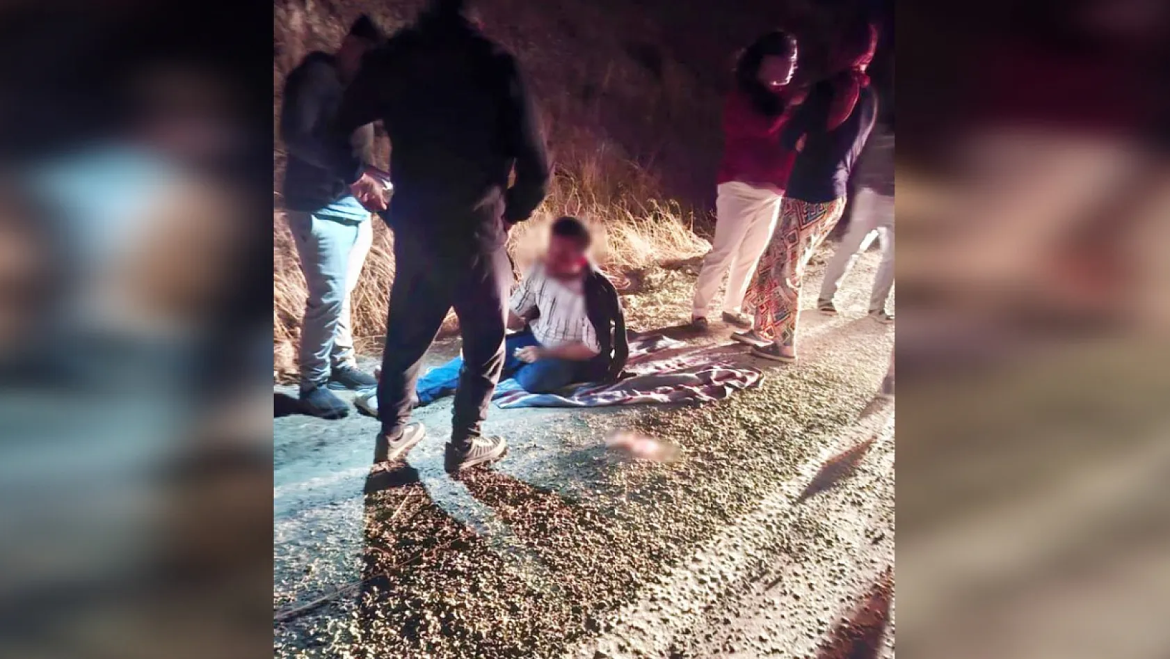 Kontrolden çıkan kum yüklü tır devrildi: 1 yaralı