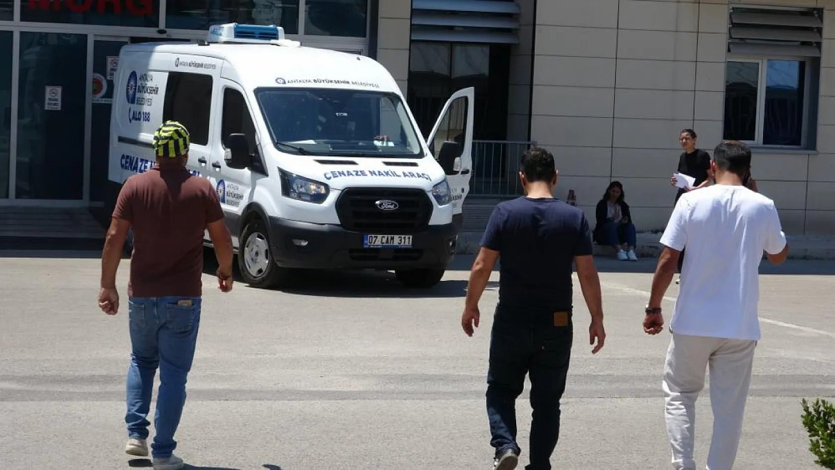 Kontrolden çıkan motosiklet bariyerlere çarptı, 20 yaşındaki sürücü hayatını kaybetti