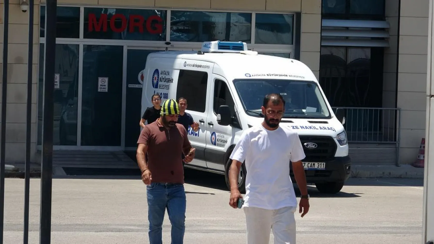 Kontrolden çıkan motosiklet bariyerlere çarptı, 20 yaşındaki sürücü hayatını kaybetti