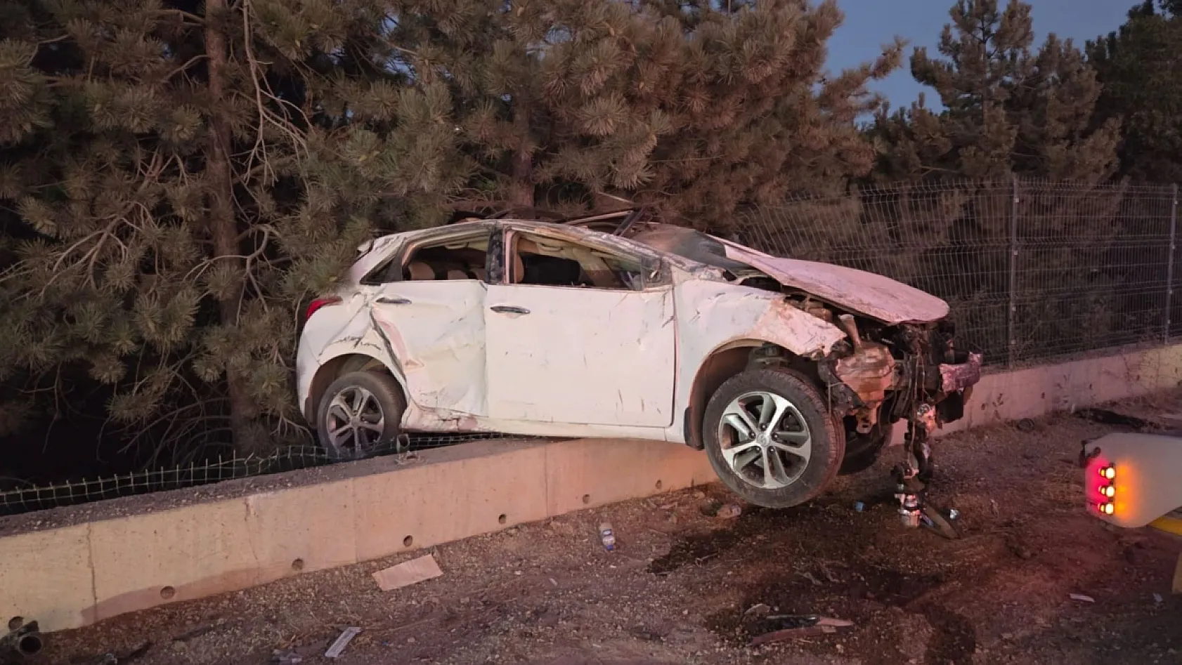 Kontrolünü kaybeden otomobil yoldan çıktı: 1 ölü, 1 yaralı