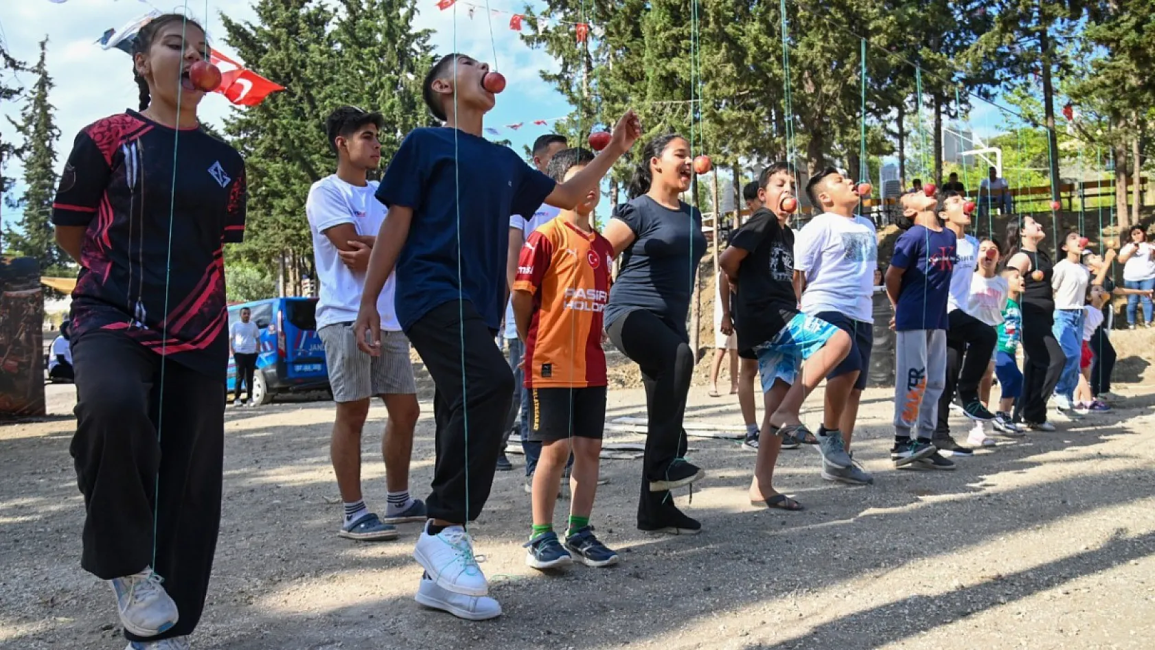 Köy Survivor'da 5 yıldızlı tatil için kıyasıya yarıştılar