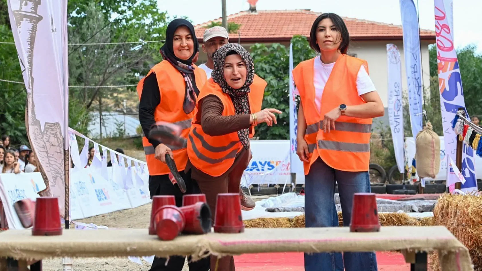 Köy Survivor'da 5 yıldızlı tatil için kıyasıya yarıştılar