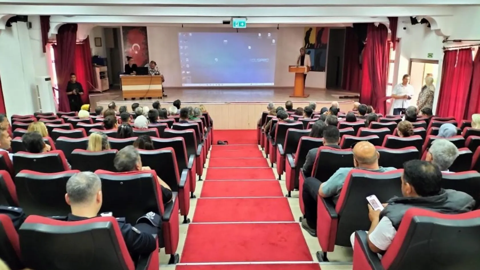 Köyceğiz'de 'Bağımlılıkla Mücadele' semineri gerçekleştirildi