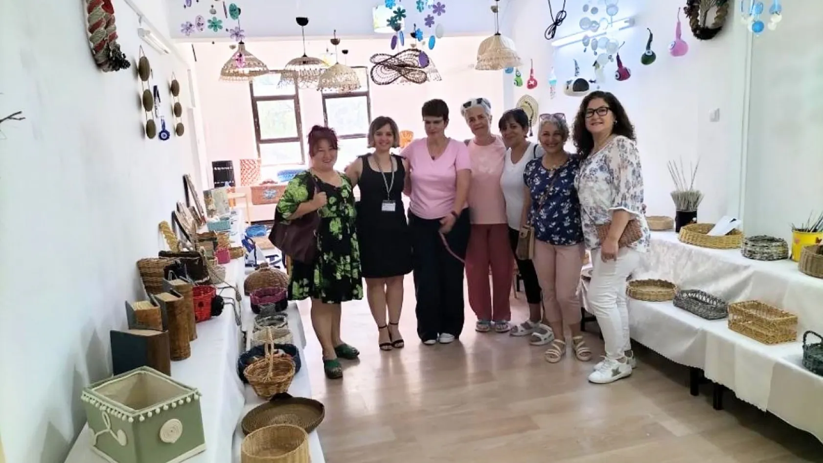 Köyceğiz'de atık kağıtlar sanata dönüştü