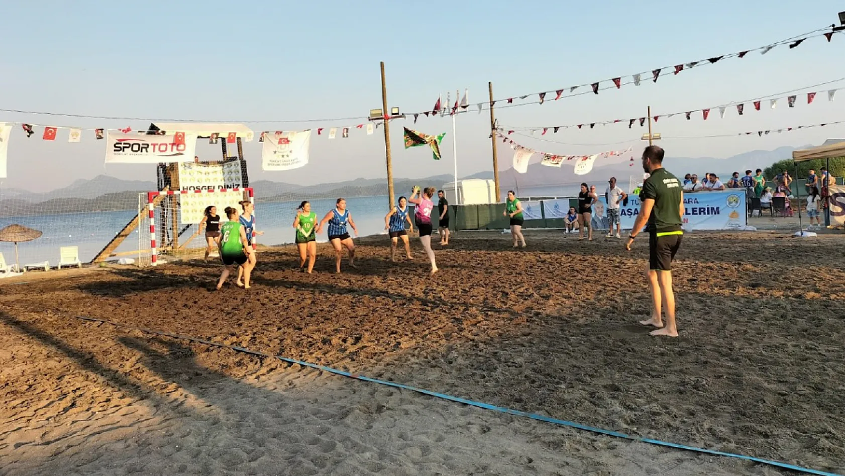 Köyceğiz'deki plaj hentbolu turnuvası, ödül töreniyle sona erdi