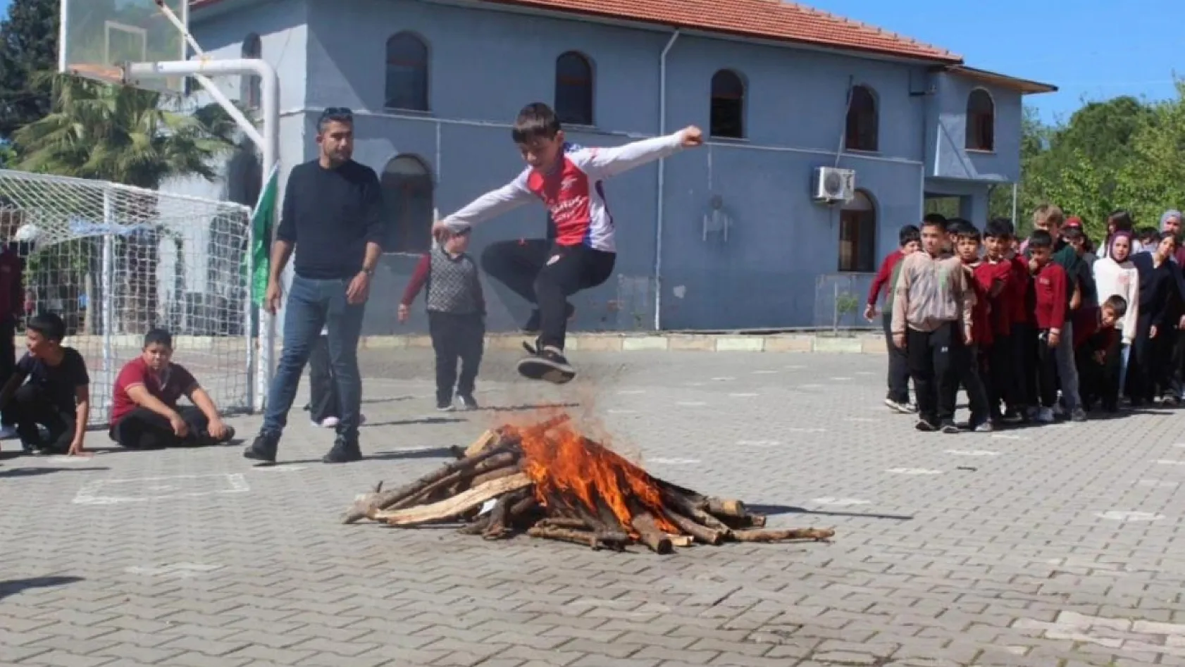 Köyceğiz İmam Hatip Ortaokulu'nda Nevruz coşkusu yaşandı