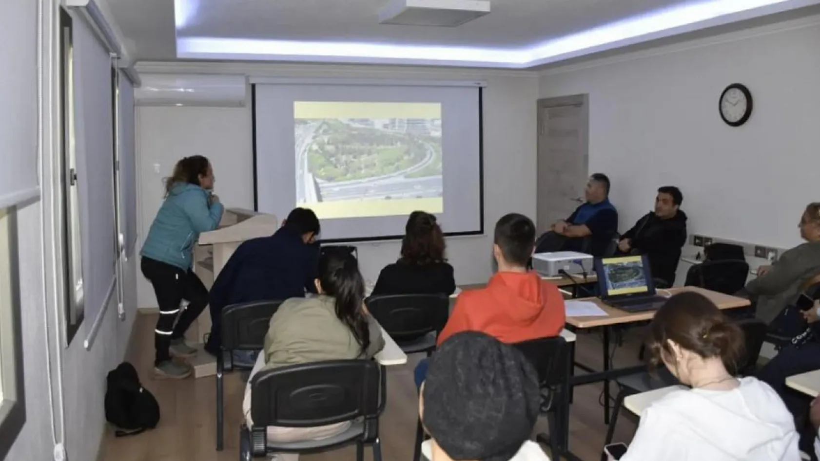 Köyceğiz Meslek Yüksekokulu'nda 'Tıbbi Aromatik Bitkilerin Peyzajda Kullanımı' semineri