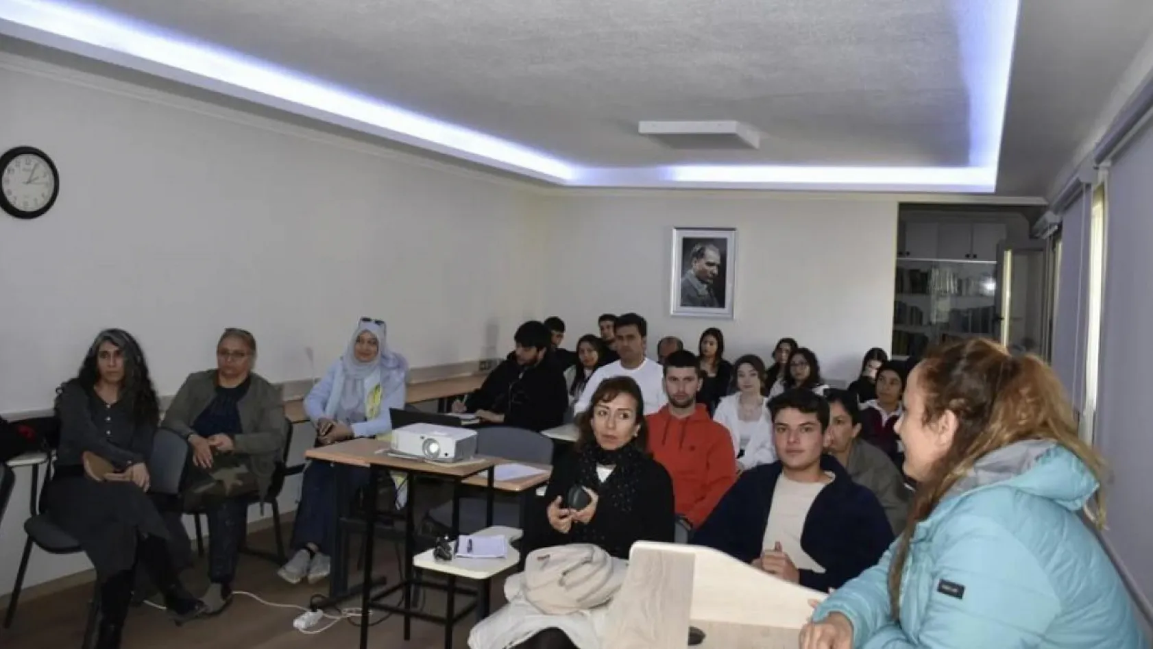 Köyceğiz Meslek Yüksekokulu'nda 'Tıbbi Aromatik Bitkilerin Peyzajda Kullanımı' semineri