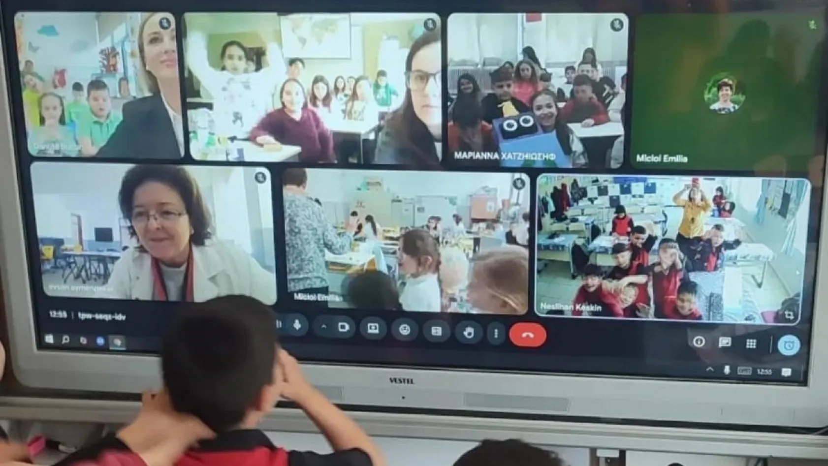 Köyceğiz Yangı İlkokulu öğrencileri 10 ülkeyle iletişim kurdu