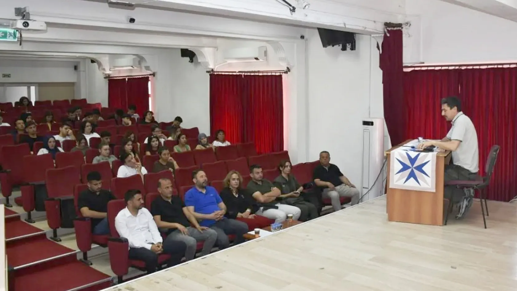 Köyceğiz'de üniversite öğrencileri sektör temsilcileriyle buluşuyor