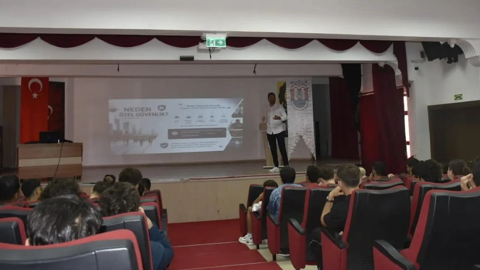 Köyceğiz'de üniversite öğrencileri sektör temsilcileriyle buluşuyor