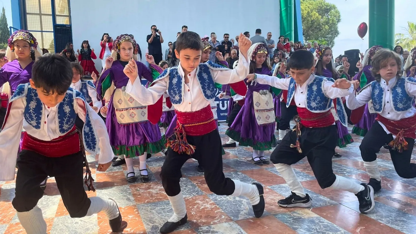 Kültürlerin dansı Fethiye'de buluştu: Renkli 23 Nisan kutlaması