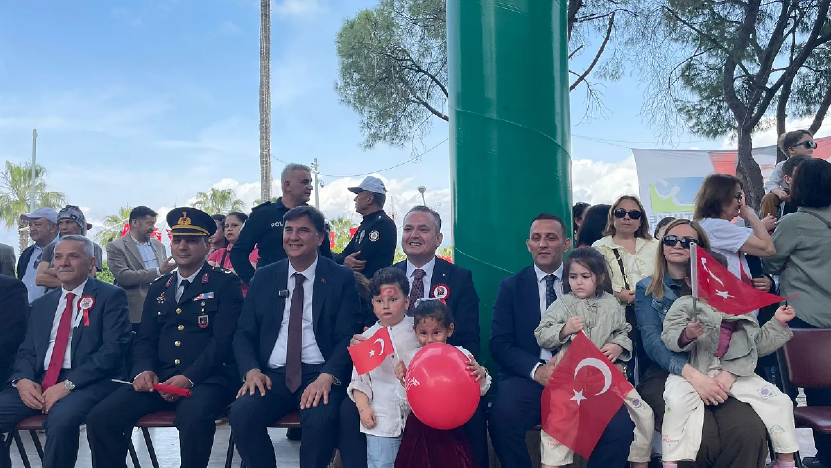 Kültürlerin dansı Fethiye'de buluştu: Renkli 23 Nisan kutlaması