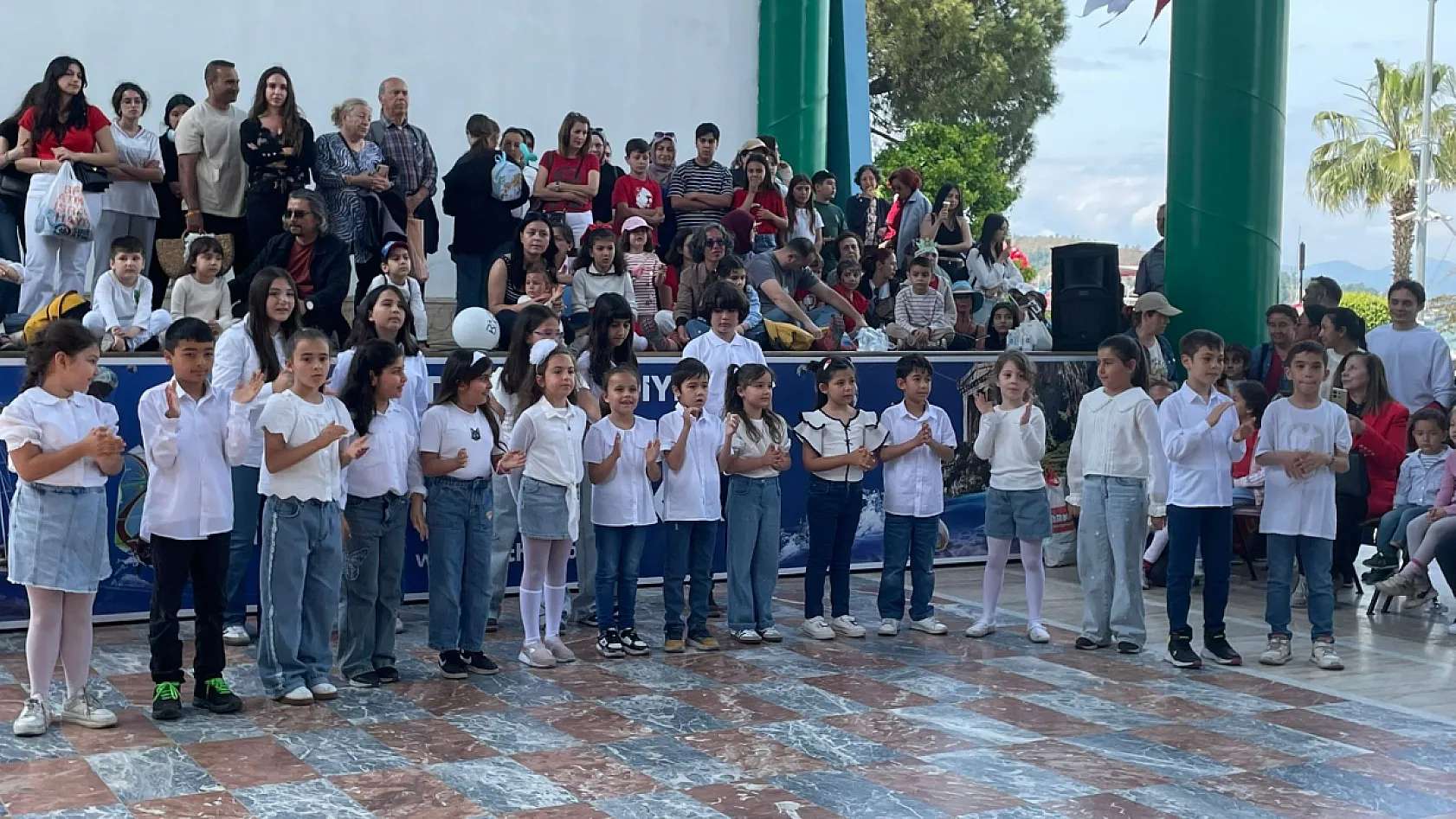 Kültürlerin dansı Fethiye'de buluştu: Renkli 23 Nisan kutlaması